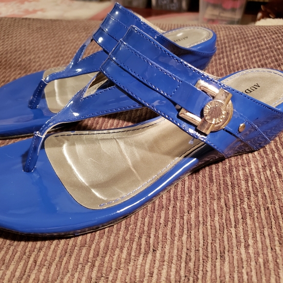 Ladies Sandals - Picture 7 of 13